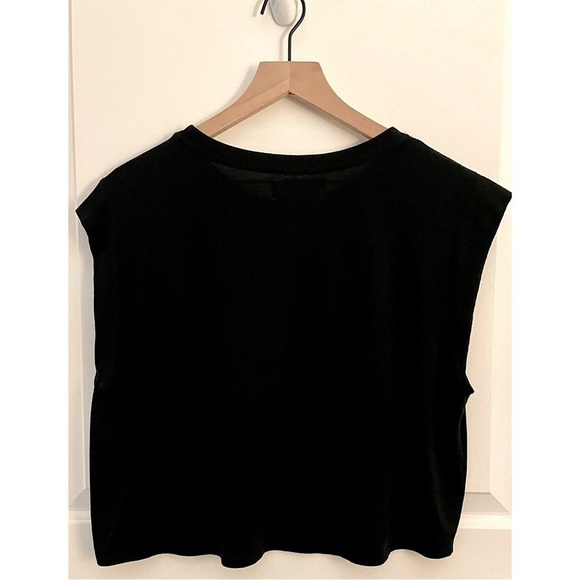 Barry’s Bootcamp Crop Top - Picture 2 of 4